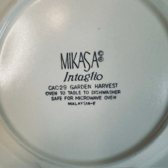 Mikasa Garden Harvest 2 Salad Plates Intaglio, Fruit & Leaves On Rim, Cream VTG - Picture 8 of 11
